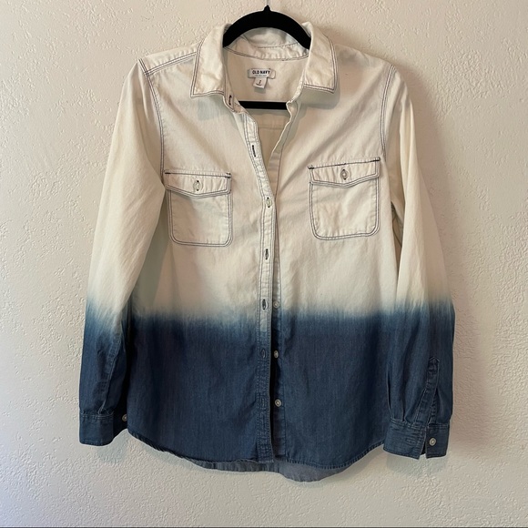 Old Navy Ombrè Denim Button Up Shirt Size Medium - Picture 2 of 5